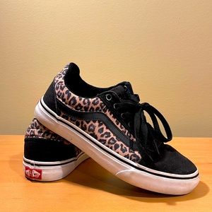 Womens Van Ward Deluxe Sneakers